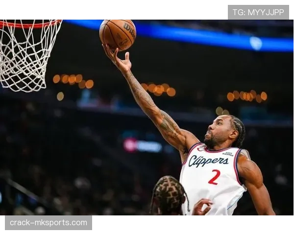 莱昂纳德挡拆拉开空间助力快船关键时刻得分提升